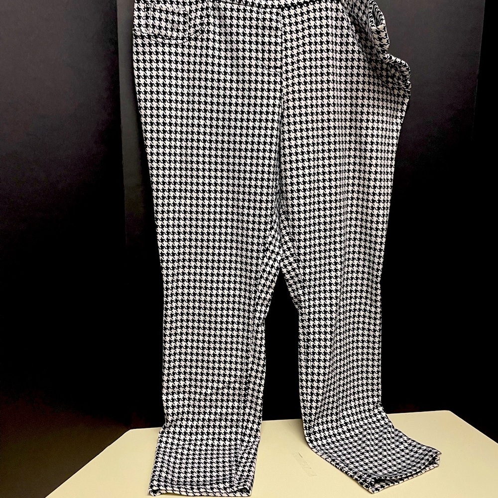 Gently Worn hoodstooth black and white NOBO brand stretch pants